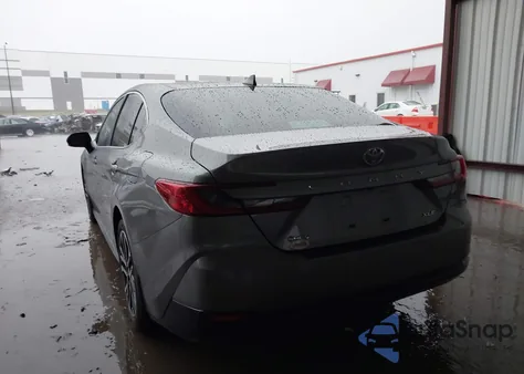 2025 Toyota Camry Xle из США, поврежденный, VIN 4T1DAACK9SU570832